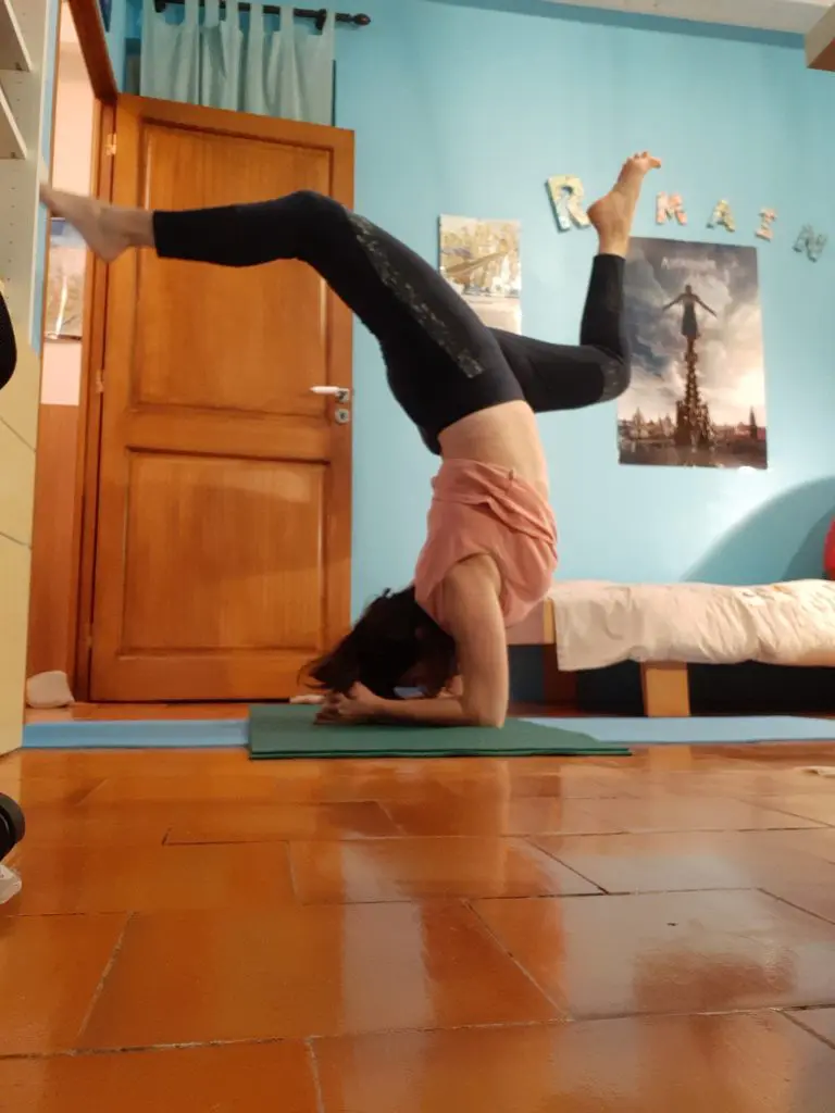 20191222 183334 star chakra-forrest yoga- yoga-yogini-pincha-maryusasana -forearm balnace