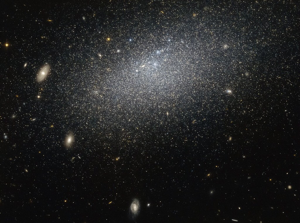 27482883442 f67e41e67e b Hubble Uncovers a Mysterious Hermit